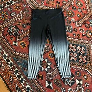 Gap Fit size L never worn or washed cool trippy leggings